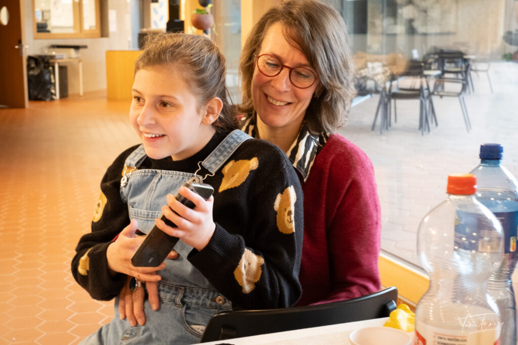 8678 - 131124- @taniaemery.ch